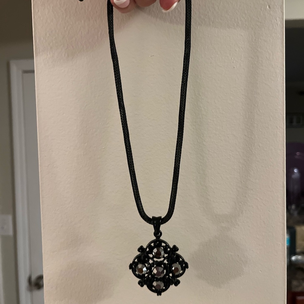 Elegant Black Pendant Necklace